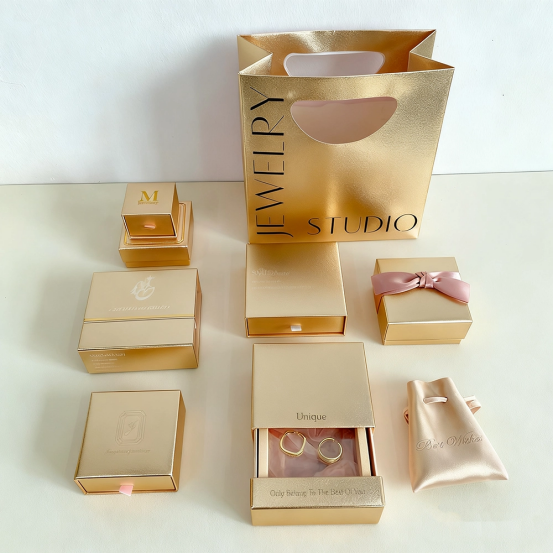 Ohrringbox aus Pappe