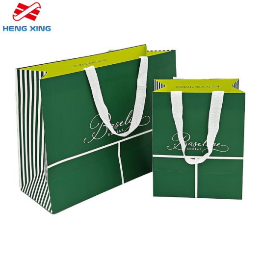 Luxuriöse Geschenktüte aus Papier