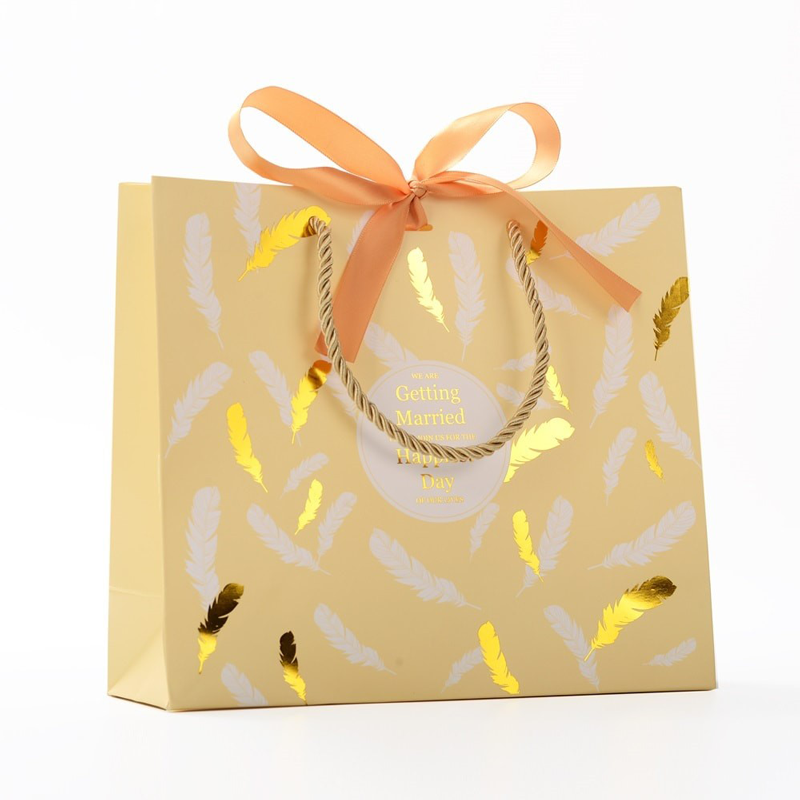 Individuelle Geschenktüte mit Band