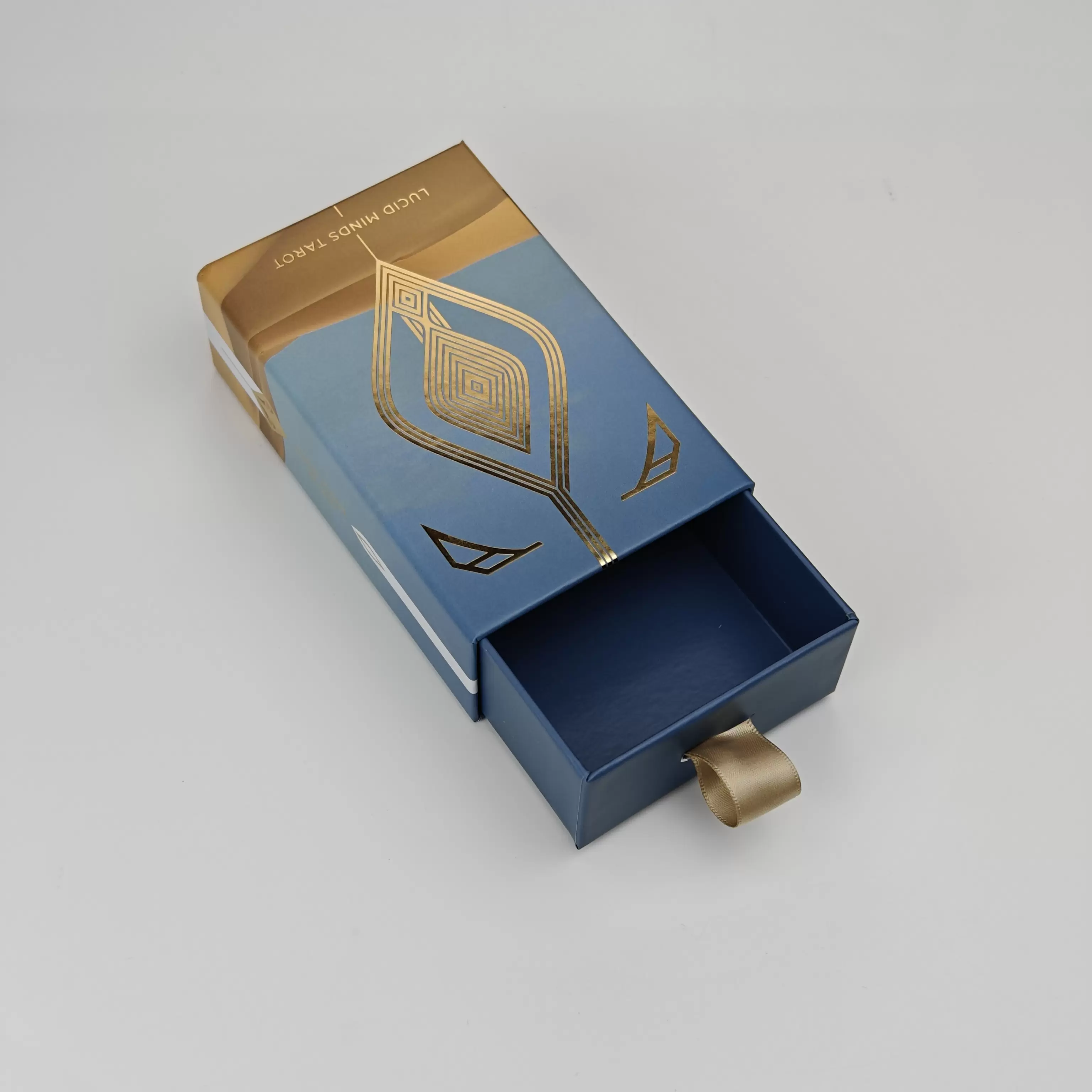 Geschenkboxen aus Karton mit Schubladen