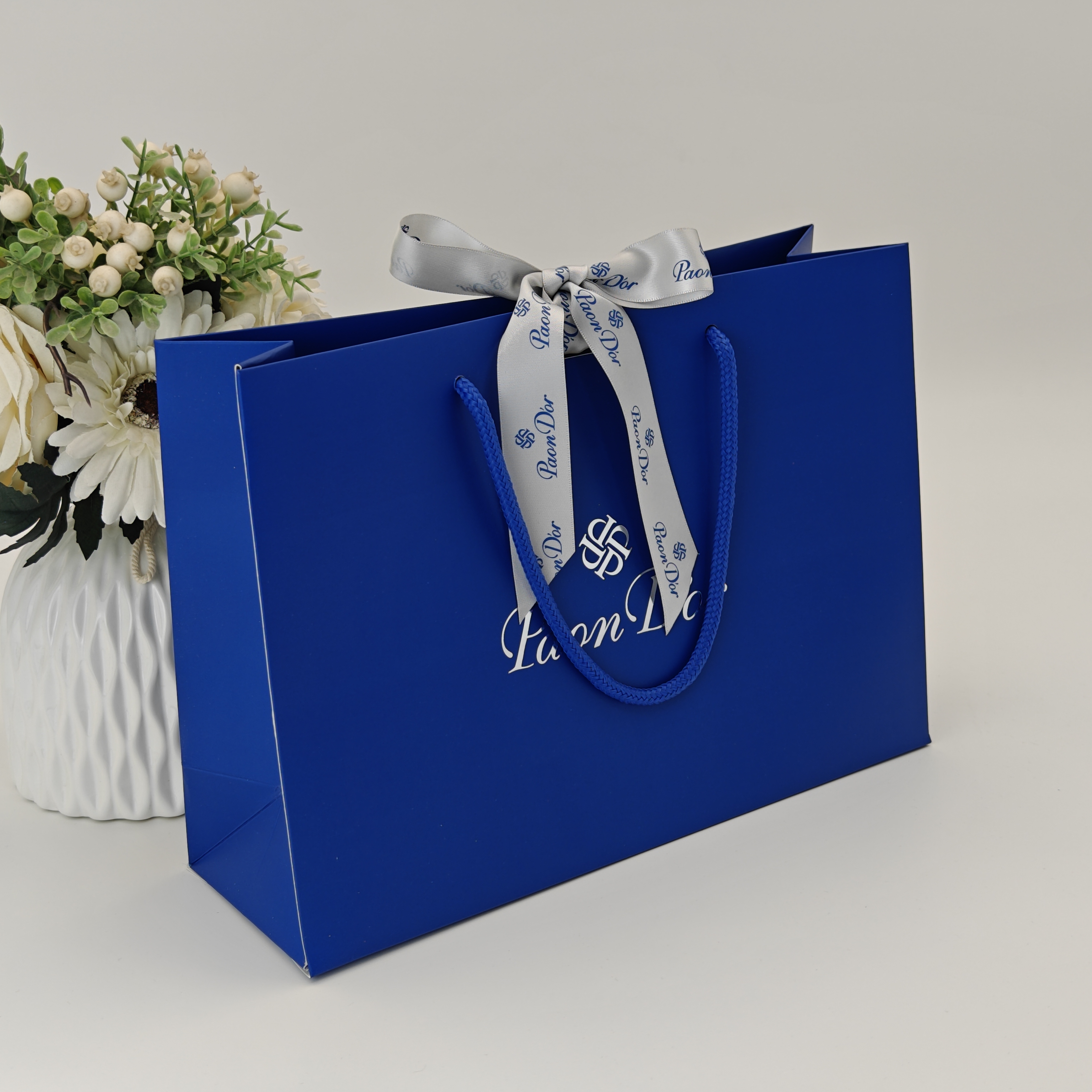 Geschenkbox mit Schleife