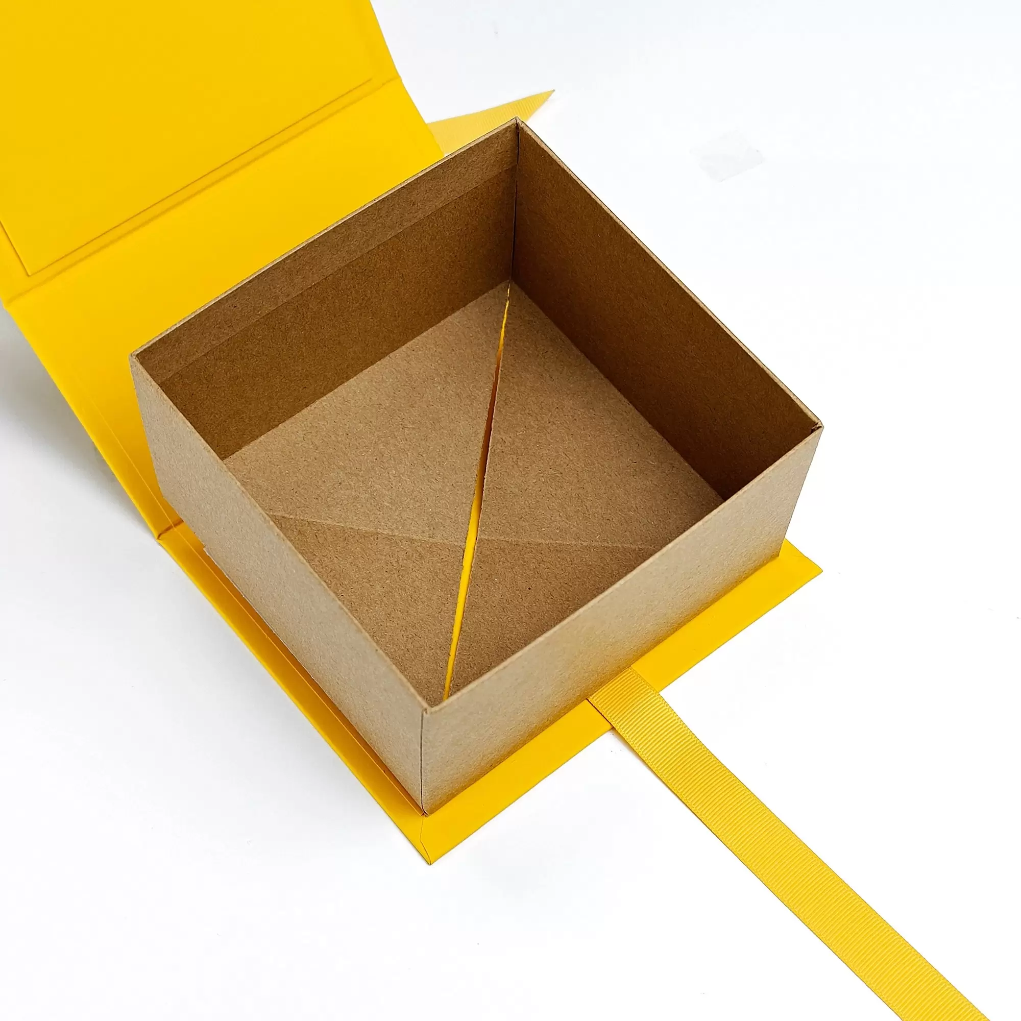 Verpackungsbox aus Karton Verpackungsbox aus Karton